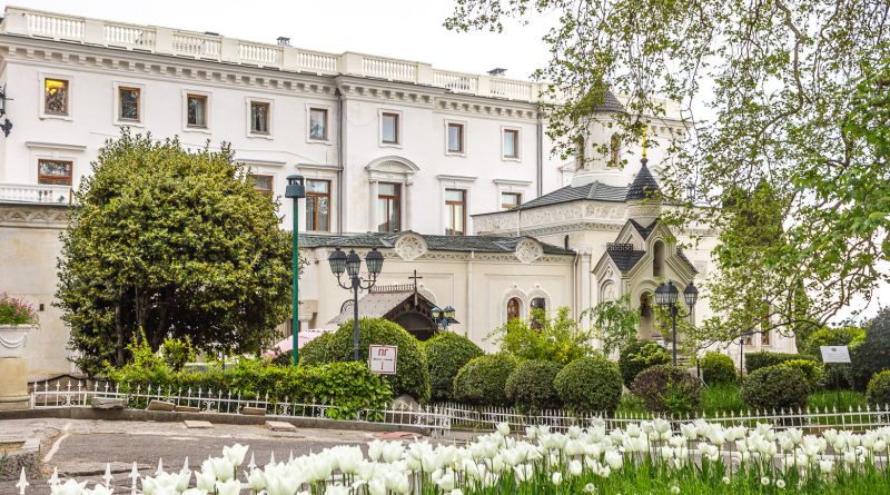 Фото Ялта - Блистательные дворы - вид 1